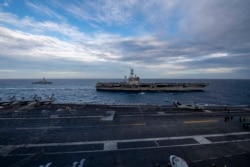 中国高速发展后姿态渐高,引发美国警惕。图为美军罗斯福号航母(USS Theodore Roosevelt) 与尼米兹号(USS Nimitz)航母2021年2月9日在南中国海举行双航母联演(美国海军照片)