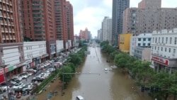 雨如决河倾 郑州陷危机 雨如决河倾 郑州陷危机