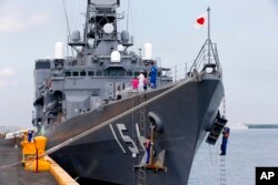 日本海上自卫队驱逐舰“濑户雾”号(JS Setogir)停靠在菲律宾马尼拉南港进行友好访问。(2018年5月25日)