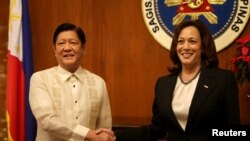 美国副总统哈里斯2022年11月21日在马尼拉会见了菲律宾总统小费迪南德·马科斯(Ferdinand Marcos Jr.)。(路透社)