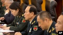 2018年6月27号,中国国防部部长魏凤和(图中居中者)与时任美国国防部长马蒂斯在北京会晤。