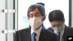 寺田稔(Minoru Terada)2022年8月10日被任命为日本内阁总务大臣(Internal Affairs Minister)。照片显示他当日来到内阁总务大臣办公室就任。11月20日寺田稔因涉及政治献金争议向岸田文雄首相提交辞呈。