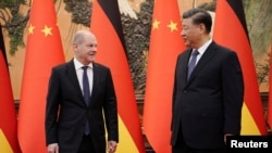 中国国家主席习近平在北京人大会堂会晤到访的德国总理朔尔茨。(2022年11月4日)