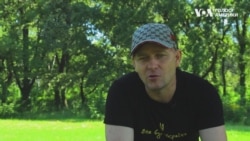Військовий, що шукає загиблих воїнів. Відео Військовий, що шукає загиблих воїнів. Відео
