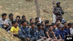 ဘင်္ဂလားဒေ့ရှ်နိုင်ငံဘက်အခြမ်းကို ထွက်ပြေးသွားကြတဲ့ မြန်မာနယ်ခြားစောင့်တပ်သားများ (ဖေဖော်ဝါရီ ၇၊၂၀၂၄)