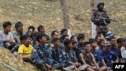 ဘင်္ဂလားဒေ့ရှ်နိုင်ငံဘက်အခြမ်းကို ထွက်ပြေးသွားကြတဲ့ မြန်မာနယ်ခြားစောင့်တပ်သားများ (ဖေဖော်ဝါရီ ၇၊၂၀၂၄)