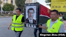 美国洛杉矶的民主人权人士在中国驻洛杉矶领事馆门口,抬着棺材游行,为习近平送葬,抗议中共政权对中国人民实施暴政。(2024年6月30日)