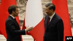 中国国家主席习近平在北京会晤到访的法国总统马克龙。(法新社2023年4月6日)