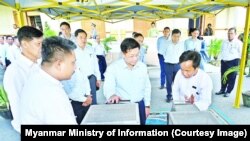မန္တလေးမြို့၊ မြို့တော်ခန်းမမှာတွေ့ရတဲ့ စစ်ကောင်စီဥက္ကဋ္ဌ ဗိုလ်ချုပ်မှူးကြီး မင်းအောင်လှိုင် (ဩဂုတ် ၂၆၊ ၂၀၂၄)