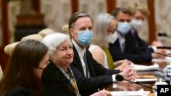 美国财政部长耶伦在北京与中国副总理何立峰举行会谈时讲话。(2023年7月8日)