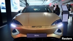 德国柏林的比亚迪汽车专卖店展示的比亚迪电动汽车。 (2024年1月31日)