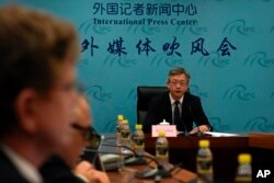 外交部欧洲司司长王鲁彤在北京举行的欧中峰会后召开记者会。(2023年12月7日)