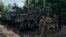 Українські військові біля евакуаційної машини Bergepanzer 2, Запорізька область, 1 липня, 2023