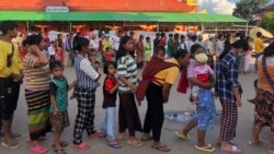 လားရှိုးမှာ စစ်ကြောင့် တိမ်းရှောင်သူတွေ နေရပ်ပြန်ရေး ကန့်သတ်မှုနဲ့ကြုံ
 လားရှိုးမှာ စစ်ကြောင့် တိမ်းရှောင်သူတွေ နေရပ်ပြန်ရေး ကန့်သတ်မှုနဲ့ကြုံ