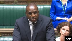 英国议会记录部门播放视频的截图显示,英国外交大臣拉米在议会就对以色列军售问题发表讲话。(2024年9月2日)