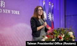 美国在台协会主席罗森伯格在纽约与台湾总统蔡英文会面期间讲话。(2023年3月30日)