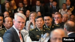 资料照:中国防长李尚福(中)在新加坡出席香格里拉对话。(2023年6月2日)