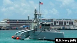 美国海军海猎号无人舰(Sea Hunter)抵达夏威夷珍珠港。(2022年6月29日)