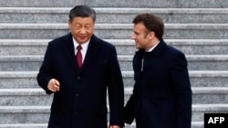 资料照:中国国家主席习近平在北京会晤到访的法国总统马克龙。(2023年4月6日)