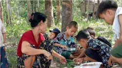 "ကရင်ပြည်နယ်တွင်း စစ်ဘေးရှောင် ၁.၂ သန်း ကျော်လာ" KHRG ပြောခွင့်ရ  "ကရင်ပြည်နယ်တွင်း စစ်ဘေးရှောင် ၁.၂ သန်း ကျော်လာ" KHRG ပြောခွင့်ရ