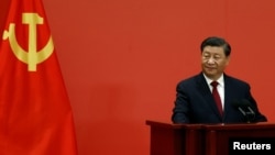 资料照:中国领导人习近平在北京人大会堂出席中共第20次全国代表大会后与媒体见面。(2022年10月23日)