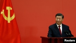 资料照:中国领导人习近平在北京人大会堂出席中共第20次全国代表大会后与媒体见面。(2022年10月23日)