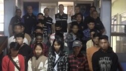 ထိုင်းပြည်ဝင်ခွင့်တံဆိပ်တုံးအတုပါ နိုင်ငံကူးလက်မှတ်ကိုင်ဆောင်သူ မြန်မာ ၂၀ အဖမ်းခံရ
 ထိုင်းပြည်ဝင်ခွင့်တံဆိပ်တုံးအတုပါ နိုင်ငံကူးလက်မှတ်ကိုင်ဆောင်သူ မြန်မာ ၂၀ အဖမ်းခံရ