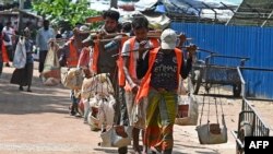 ကုတုပလောင်ဒုက္ခသည်စခန်းမှ အုတ်သယ်နေတဲ့ရိုဟင်ဂျာများ၊ စက်တင်ဘာ ၂၉ ၊ ၂၀၂၂