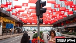 香港多区有国旗及区旗旗海布置 (邓凯欣拍摄)