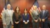 美国国会众议院中共问题特设委员会召开圆桌会议讨论香港现状。会后委员会主席和成员和与会人士合影,左起依序为特设委员会主席约翰·穆勒纳尔、活动人士邵岚、香港自由基金委员会政策主任许颖婷、黎智英辩护律师成员乔纳森·普莱斯、布莱恩·卢特克迈耶。(2024年5月23日,美国之音记者李逸华拍摄)