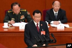 中国最高人民检察院检察长应勇在北京人大会堂举行的全国人大会议上发表工作报告。(2024年3月8日)