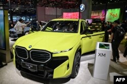 上海国际车展上展出的德国宝马XM新车型。(2023年4月18日)