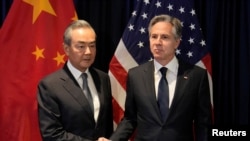 资料照:美国国务卿布林肯与中国外长王毅在印尼出席东盟外长会议期间举行会晤。(2023年7月13日)