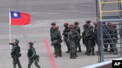 资料照片:台湾军队在北部桃园地区进行汉光演习训练。(2023年7月26日)