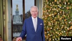资料照片:英国查尔斯国王在伦敦白金汉宫录制圣诞讲话。(2023年12月7日)