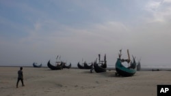 ရိုဟင်ဂျာ ၁၈၀ ပါစက်လှေထွက်ခွါရာဘင်္ဂလားဒေ့ရှ်၊ Teknaf ကမ်းခြေ၊ မတ် ၉ ၊ ၂၀၂၃