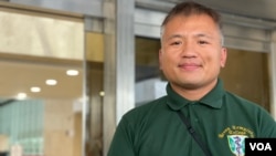 香港记者协会主席陈朗升形容,目前的新闻自由状况是众人都平等,但有些人比别人平等,有部份传媒依然有批评政府的自由,但记协只能继续”戴着脚镣跳舞”,在红线下寻求空间。 (美国之音照片)
