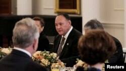 菲律宾国防部长吉尔伯托·特奥多罗(Gilberto Teodoro)在华盛顿与美国国务卿布林肯、国防部长奥斯汀和白宫国家安全顾问沙利文举行会谈。(2024年4月12日)