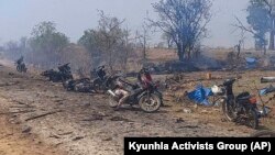 စစ်ကိုင်းတိုင်း၊ ကန့်ဘလူမြို့နယ်၊ မလည်တိုက်နယ်အတွင်းက ပဇီကြီးကျေးရွာ ဗုံးကျဲတိုက်ခိုက်ခံရအပြီးမြင်ကွင်း (ဧပြီ ၁၁၊ ၂၀၂၃)
