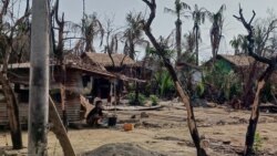 ရခိုင်ပြည်နယ် တိုက်ပွဲတွေကြောင့် ဒေသခံတွေ ဘေးလွတ်ရာတိမ်းရှောင်
 ရခိုင်ပြည်နယ် တိုက်ပွဲတွေကြောင့် ဒေသခံတွေ ဘေးလွတ်ရာတိမ်းရှောင်