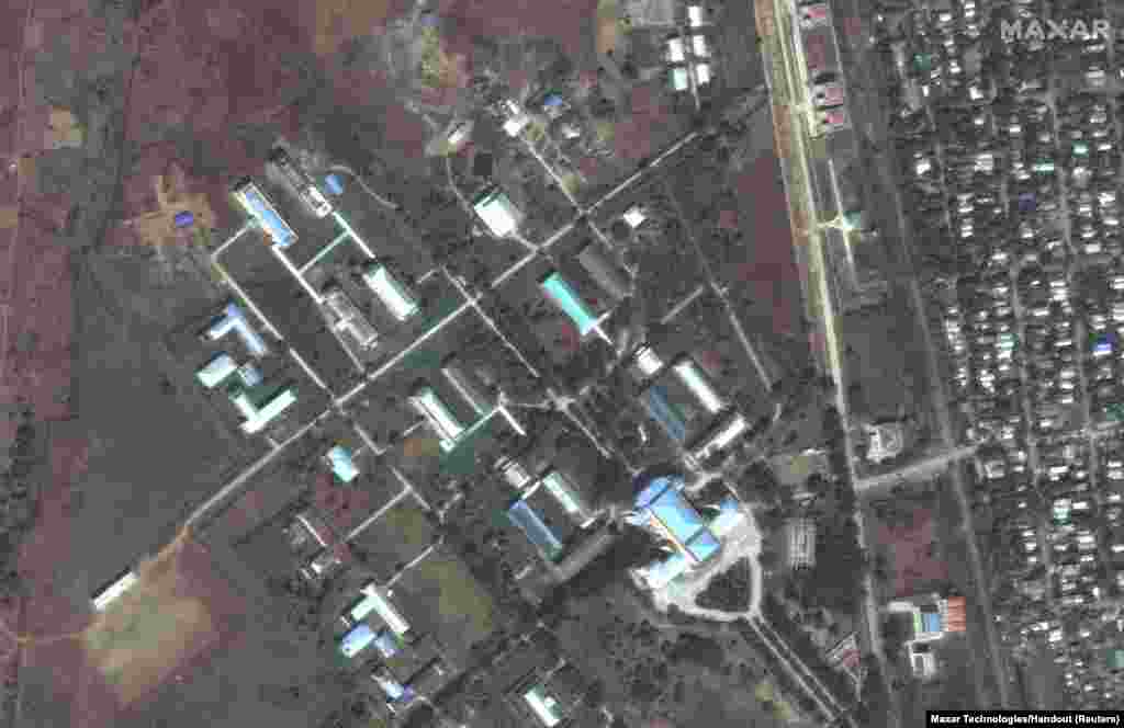 အင်အားပြင်ဆိုင်ကလုံး"မိုခါ" မဝင်ရောက်မီနဲ့ ဝင်ရောက်အပြီး ရခိုင်ပြည်နယ် စစ်တွေမြို့က စစ်တွေတက္ကသိုလ်ကို ဝေဟင်မှတွေ့ရစဉ် (ဖေဖော်ဝါရီ ၁၇ > မေ ၁၅၊ ၂၀၂၃)