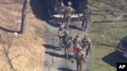 美国联邦调查局(FBI)逮捕了空军国民警卫队士兵杰克·特谢拉(Jack Teixeira),指控他涉嫌泄露了这些高度机密的文件。(2023年4月13日)