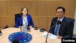 ဥရောပပါလီမန် ဒုတိယဥက္ကဋ္ဌ Heidi Hautala နှင့် NUG လူ့အခွင့်အရေးဝန်ကြီး ဦးအောင်မျိုးမင်းတို့ ဘရပ်ဆဲလ်မြို့ ဥရောပပါလီမန် အဆောက်အဦအတွင်း မြန်မာ့အရေးဆွေးနွေးခဲ့ကြ။ ဒီဇင်ဘာ ၂၀၂၂ မှတ်တမ်းပုံဟောင်း (Photo:U Aung Myo Min FB)