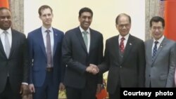 2023年2月20日,台湾立法院长游锡堃(右2)会见卡纳(中)率领的美国国会议员访问团。(视频截屏)