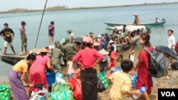 မိုခါ မုန်တိုင်းရှောင်ဖို့ ရက္ခိုင့်တပ်တော် AA က ရခိုင်ဒေသခံတွေနဲ့ မွတ်ဆလင်တွေကို ဘေးလွတ်ရာ ရွေ့ပြောင်းပေးနေ။ VOA