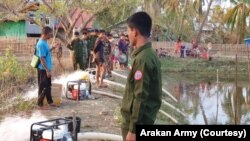 ရခိုင်မြောက်ပိုင်းက မြို့နယ် တချို့မှာ ပြန်လည်ထူထောင်ရေး ကူညီပေးနတဲ့ ရက္ခိုင့်တပ်တော်AA တပ်ဖွဲ့ဝင်များ (မေလ ၂၀၂၃)