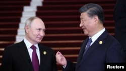 中国领导人习近平在北京会晤到访的俄罗斯总统普京。(2023年10月17日)