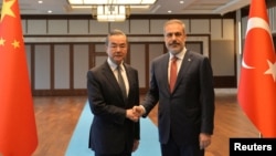 资料照片:土耳其外交部长哈坎·费丹土耳其首都安卡拉会见中国外交部长王毅。(2023年7月26日)2024年6月5日,费丹结束了对中国为期三天的访问。