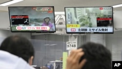 2023 年 5 月 31 日,日本电视播放有关朝鲜在东京发射导弹的新闻快讯。