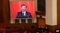 北京人大会堂的大屏幕上显示中国领导人习近平在全国人大闭幕式上讲话。(2023年3月13日)